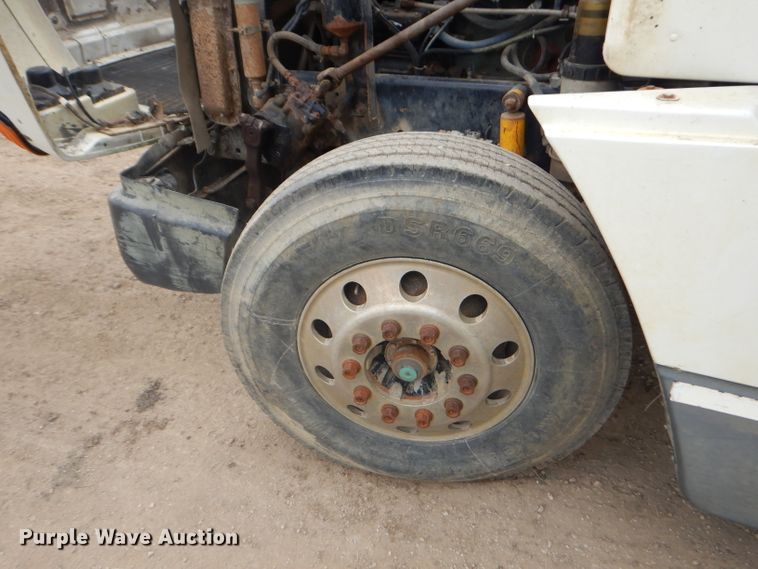 image for item GP9037 1998 Freightliner semi truck