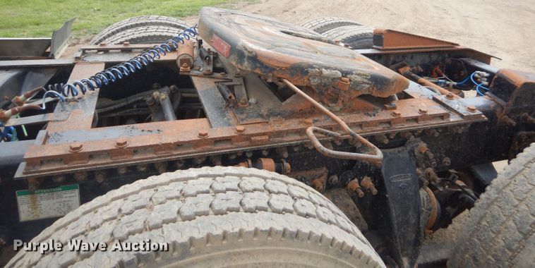 image for item GP9037 1998 Freightliner semi truck