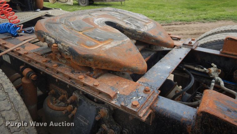 image for item GP9037 1998 Freightliner semi truck