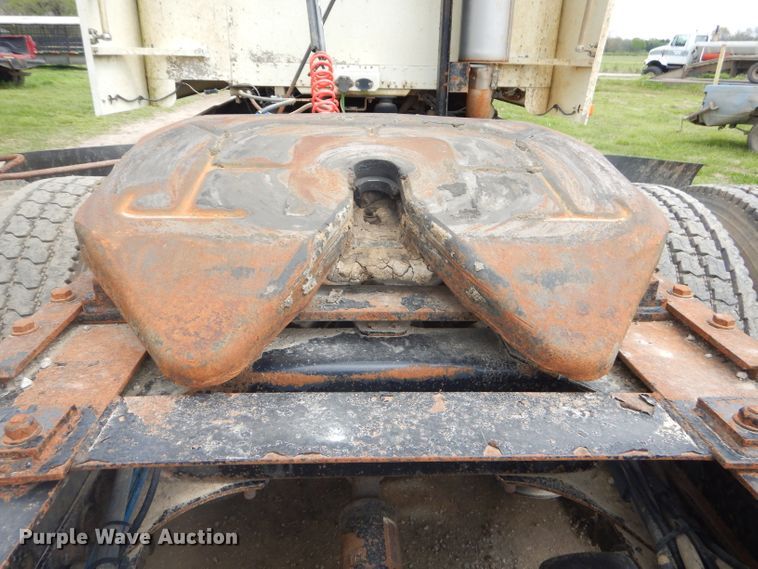 image for item GP9037 1998 Freightliner semi truck