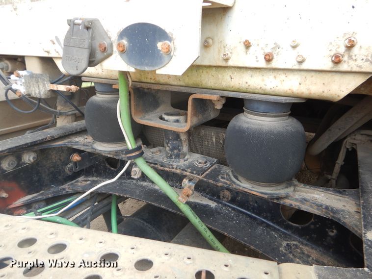 image for item GP9037 1998 Freightliner semi truck