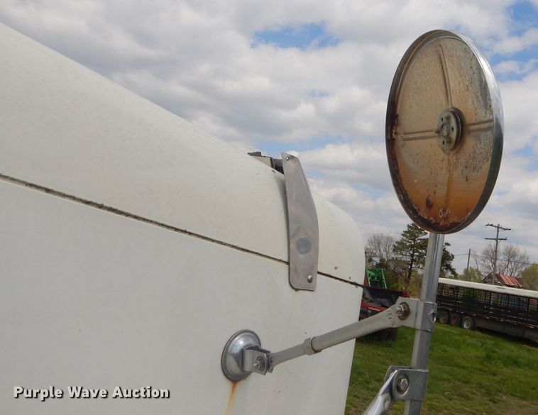 image for item GP9037 1998 Freightliner semi truck