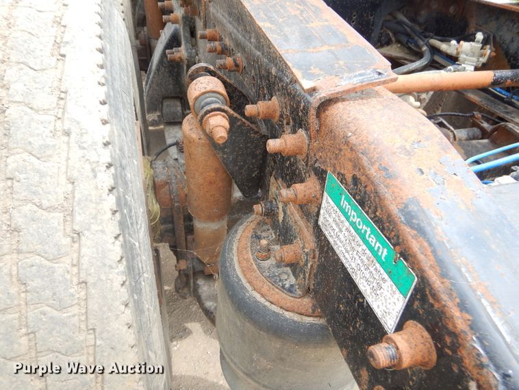 image for item GP9037 1998 Freightliner semi truck