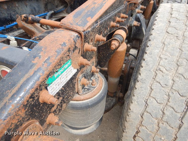 image for item GP9037 1998 Freightliner semi truck