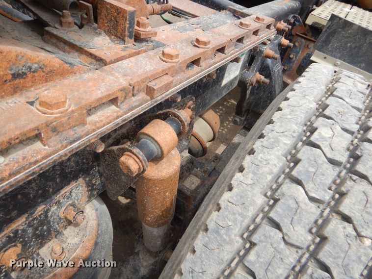 image for item GP9037 1998 Freightliner semi truck