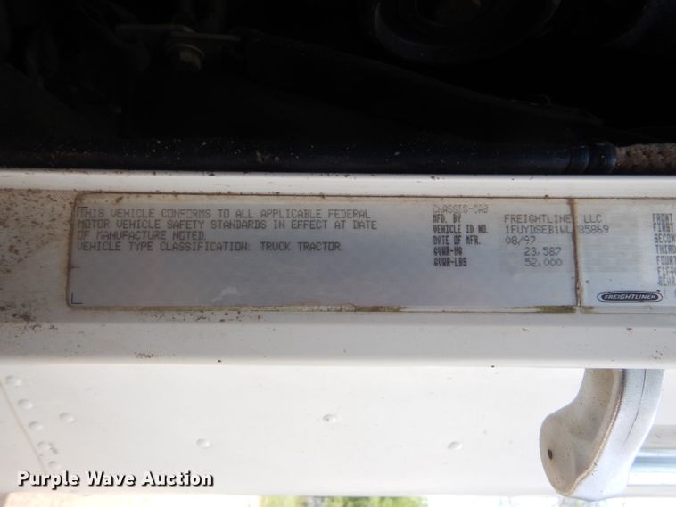 image for item GP9037 1998 Freightliner semi truck