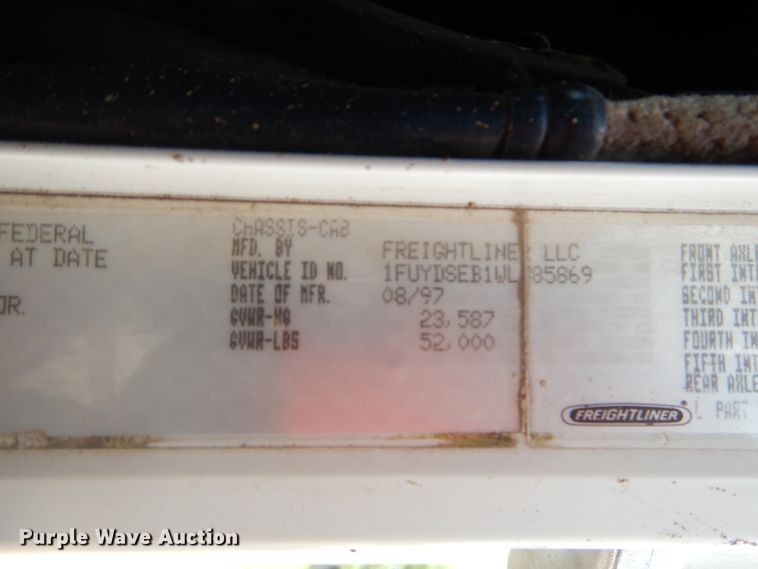 image for item GP9037 1998 Freightliner semi truck