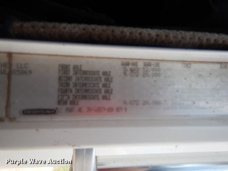 image for item GP9037 1998 Freightliner semi truck