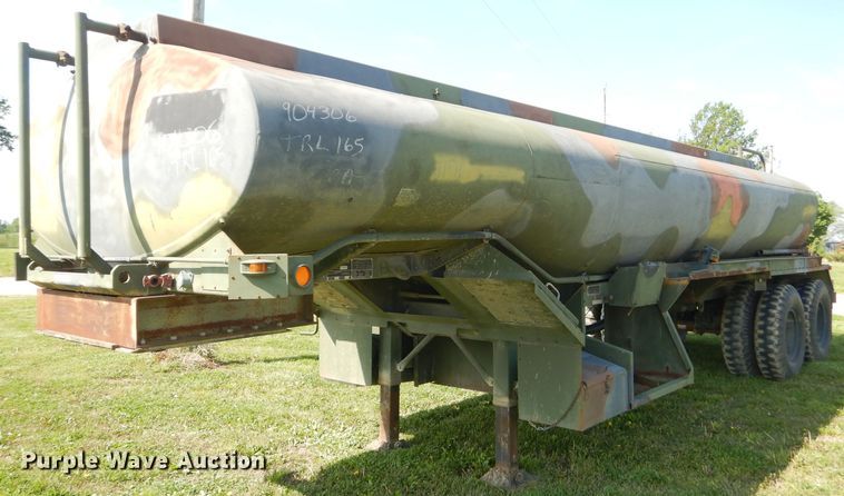 image for item GP9135 1991 Heil tank trailer