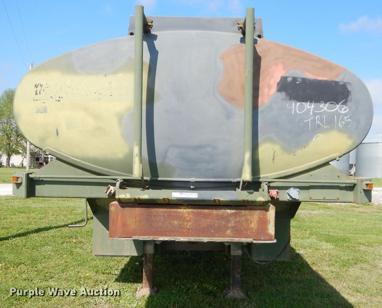 image for item GP9135 1991 Heil tank trailer