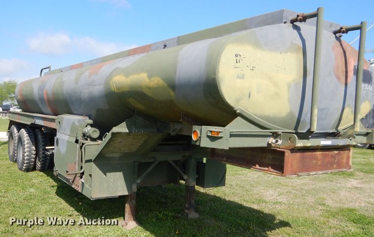 image for item GP9135 1991 Heil tank trailer