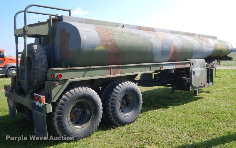 image for item GP9135 1991 Heil tank trailer