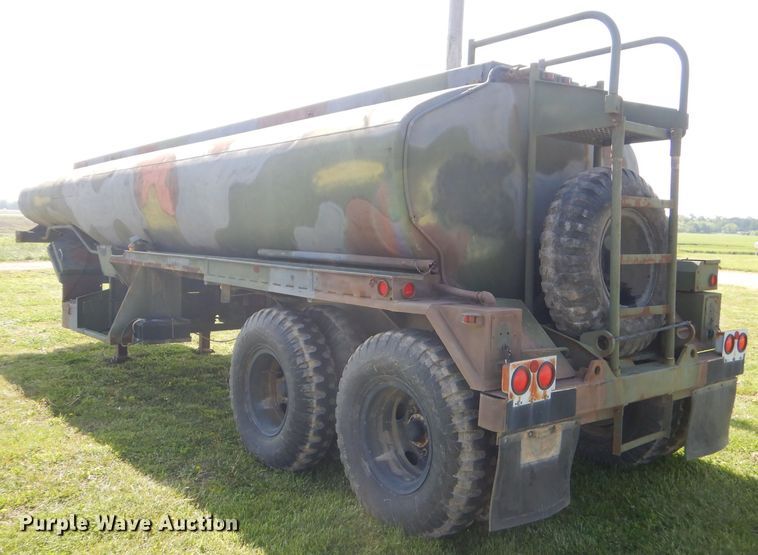 image for item GP9135 1991 Heil tank trailer