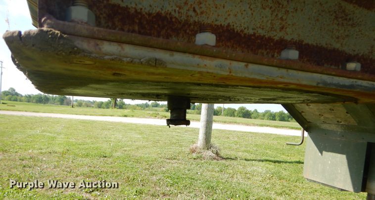 image for item GP9135 1991 Heil tank trailer