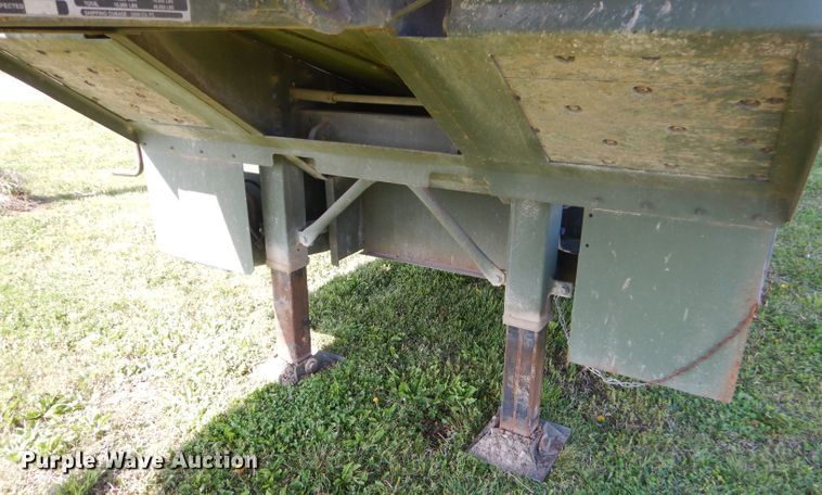 image for item GP9135 1991 Heil tank trailer