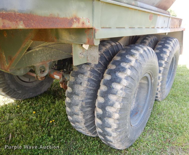 image for item GP9135 1991 Heil tank trailer