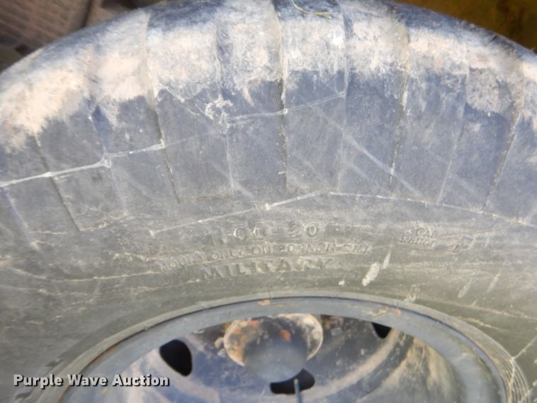 image for item GP9135 1991 Heil tank trailer