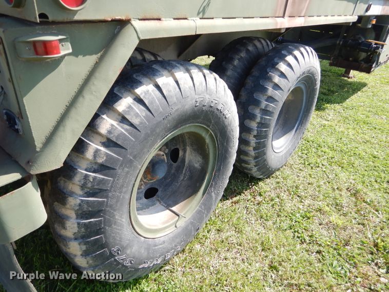 image for item GP9135 1991 Heil tank trailer