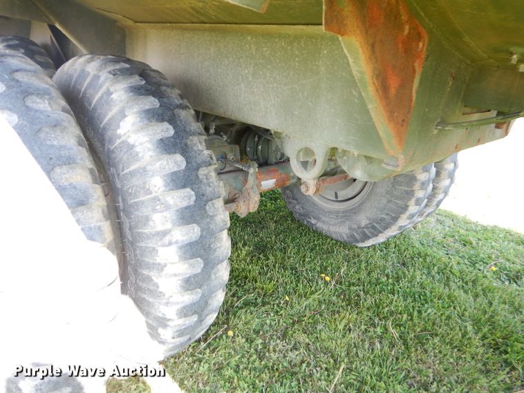 image for item GP9135 1991 Heil tank trailer