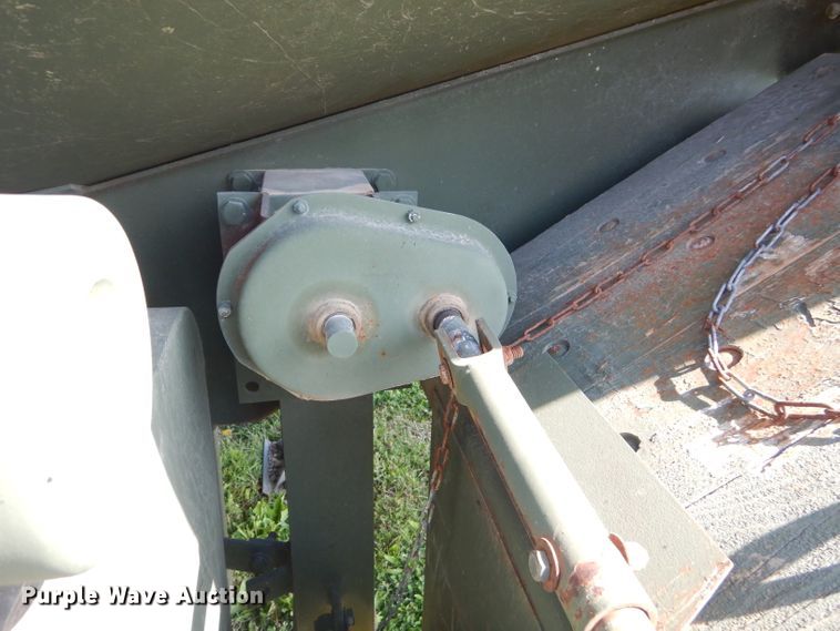 image for item GP9135 1991 Heil tank trailer