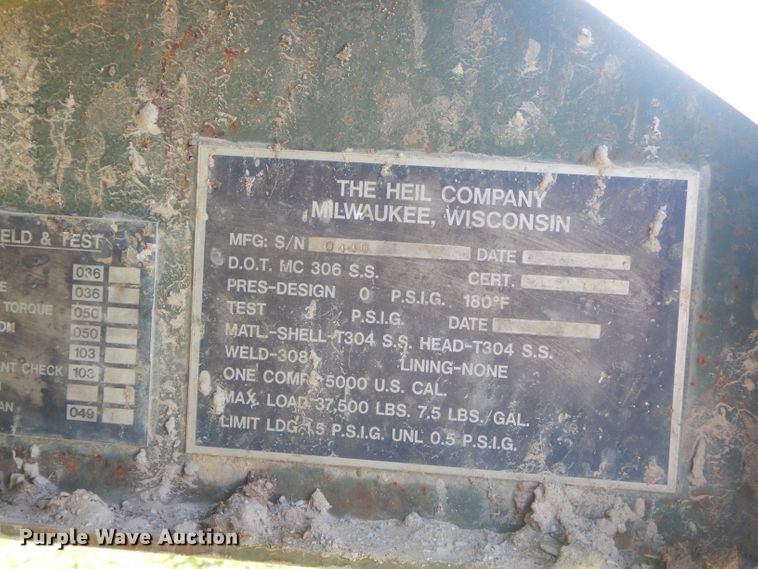 image for item GP9135 1991 Heil tank trailer