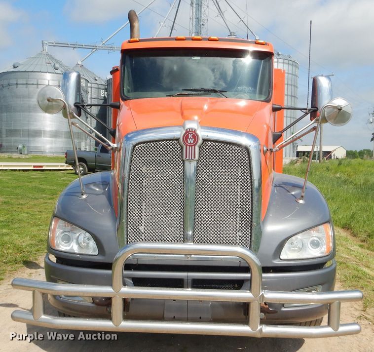 image for item GP9136 2012 Kenworth T600 semi truck