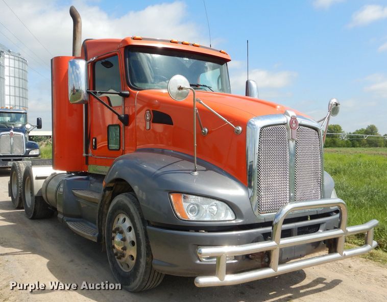 image for item GP9136 2012 Kenworth T600 semi truck