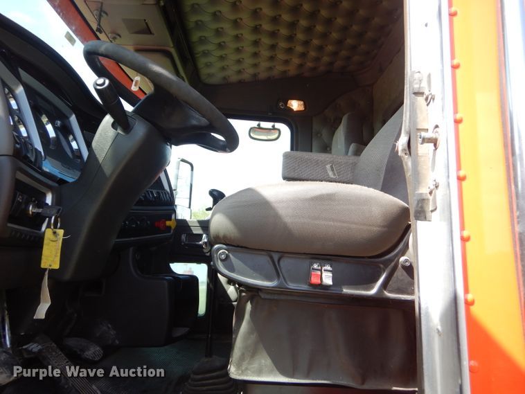 image for item GP9136 2012 Kenworth T600 semi truck