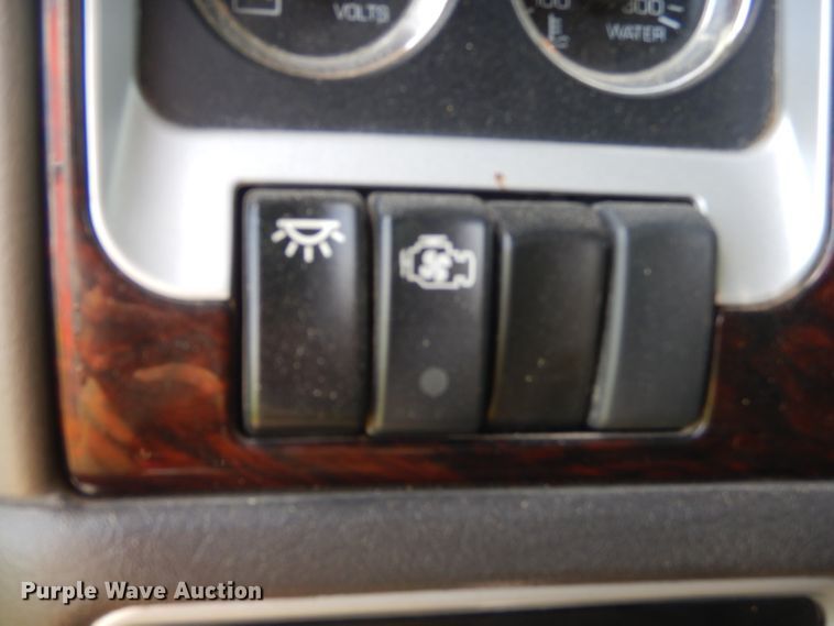 image for item GP9136 2012 Kenworth T600 semi truck