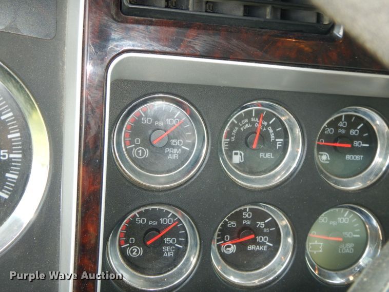 image for item GP9136 2012 Kenworth T600 semi truck