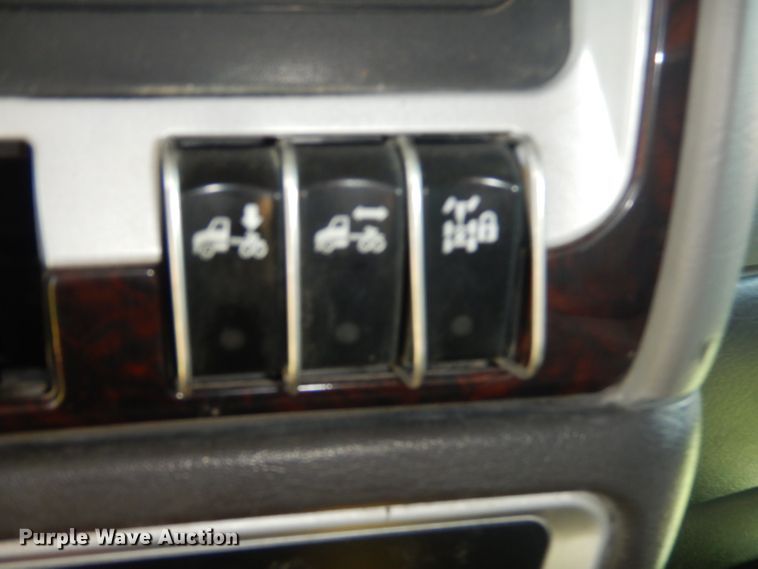 image for item GP9136 2012 Kenworth T600 semi truck