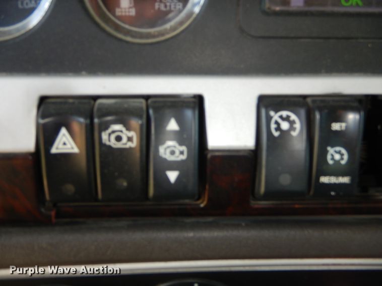 image for item GP9136 2012 Kenworth T600 semi truck