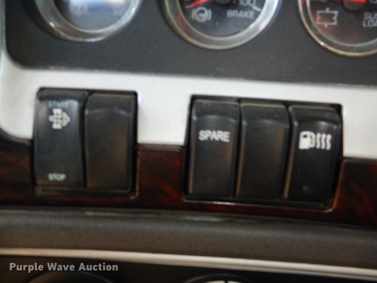 image for item GP9136 2012 Kenworth T600 semi truck