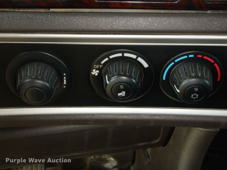 image for item GP9136 2012 Kenworth T600 semi truck