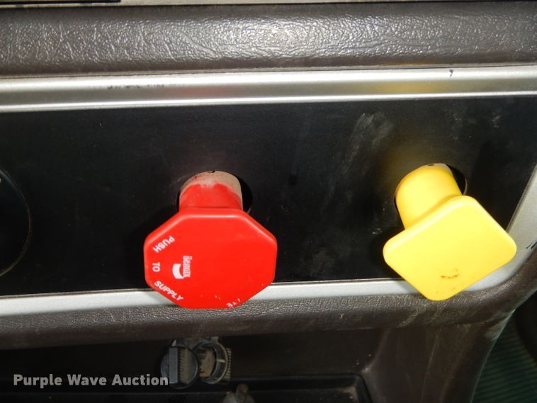 image for item GP9136 2012 Kenworth T600 semi truck