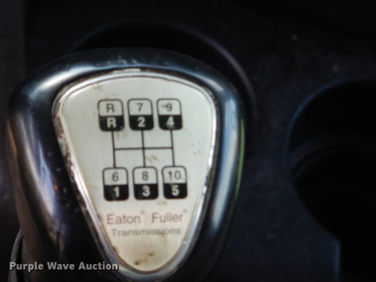 image for item GP9136 2012 Kenworth T600 semi truck