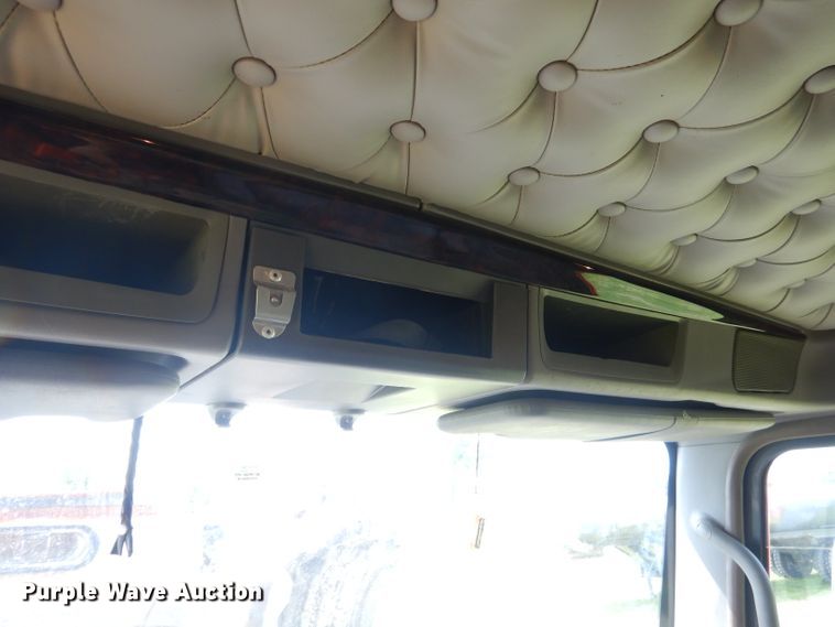 image for item GP9136 2012 Kenworth T600 semi truck