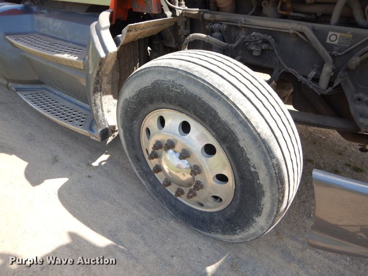 image for item GP9136 2012 Kenworth T600 semi truck