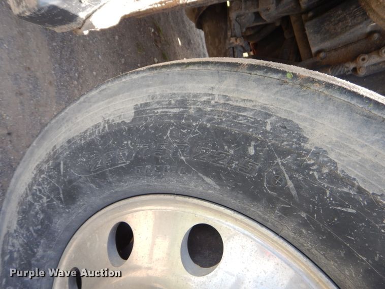 image for item GP9136 2012 Kenworth T600 semi truck