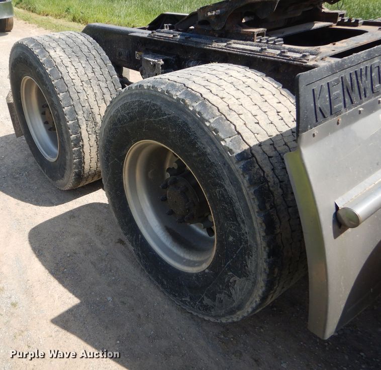 image for item GP9136 2012 Kenworth T600 semi truck