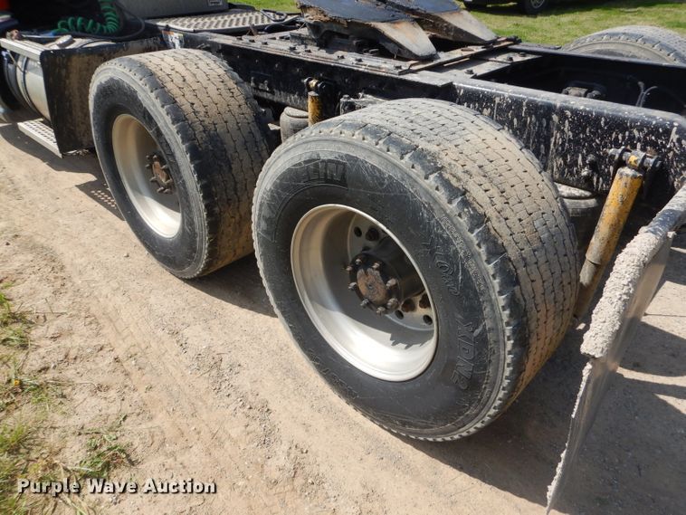 image for item GP9136 2012 Kenworth T600 semi truck