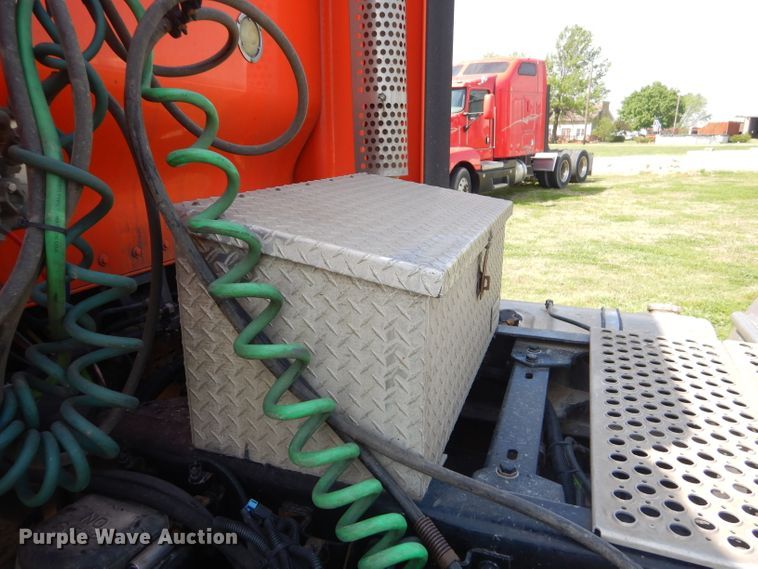 image for item GP9136 2012 Kenworth T600 semi truck