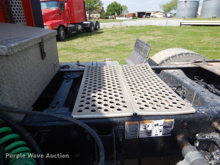 image for item GP9136 2012 Kenworth T600 semi truck