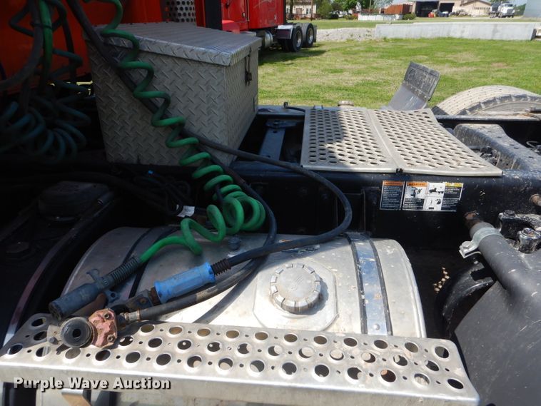 image for item GP9136 2012 Kenworth T600 semi truck