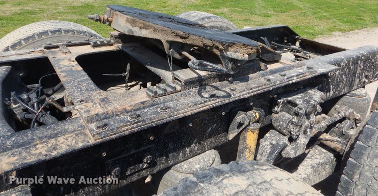 image for item GP9136 2012 Kenworth T600 semi truck