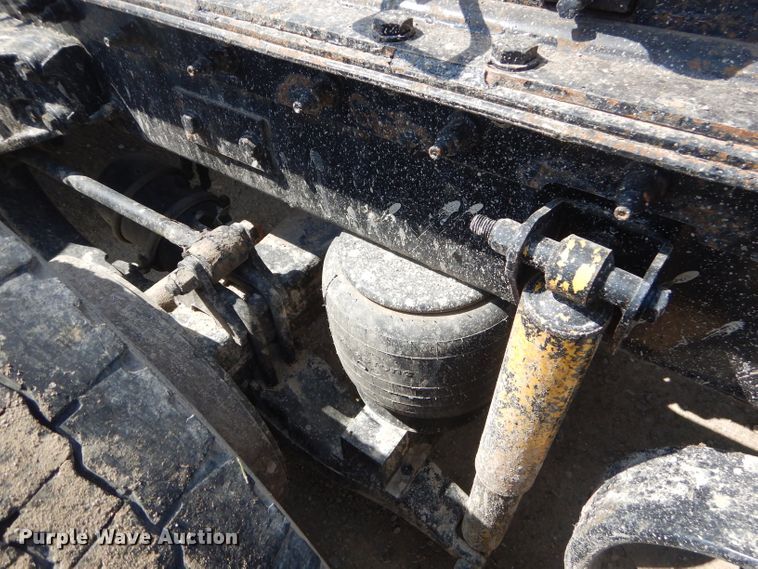 image for item GP9136 2012 Kenworth T600 semi truck