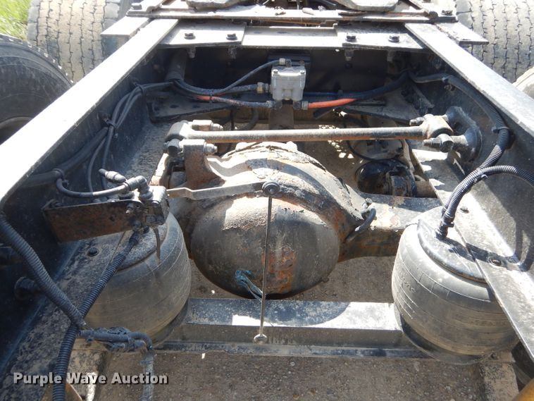 image for item GP9136 2012 Kenworth T600 semi truck