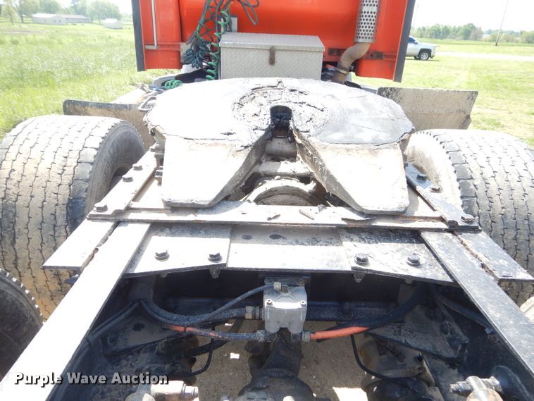 image for item GP9136 2012 Kenworth T600 semi truck