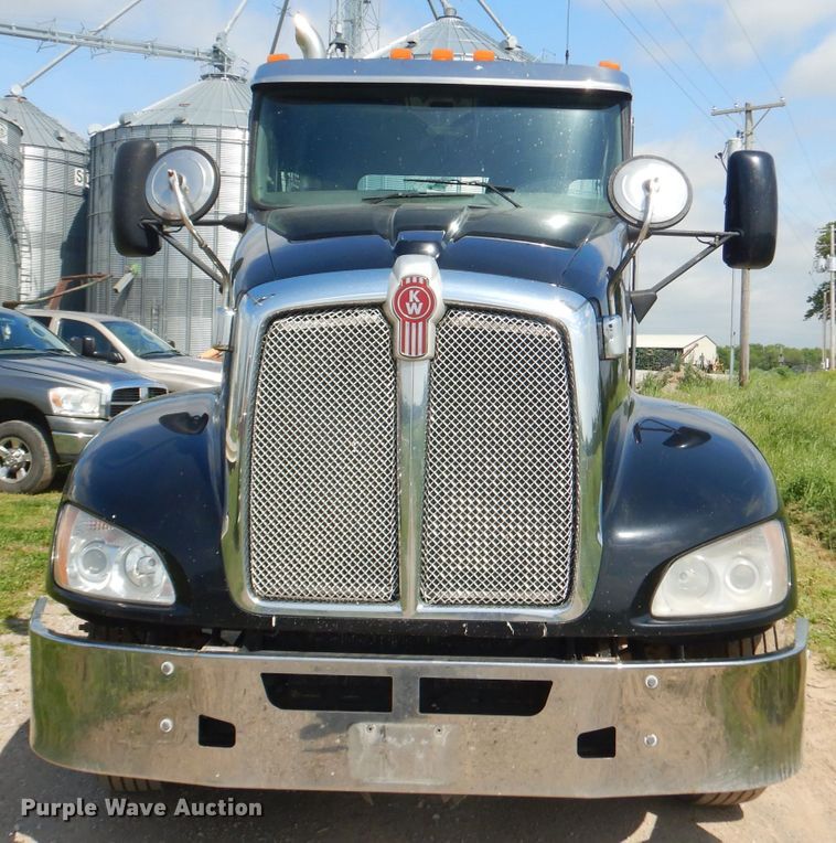 image for item GP9137 2013 Kenworth T660 semi truck