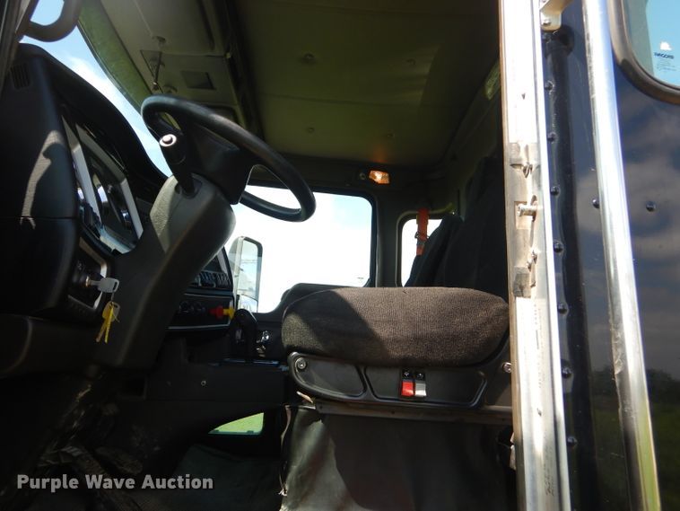 image for item GP9137 2013 Kenworth T660 semi truck